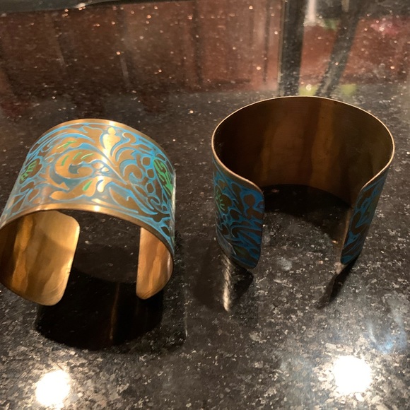 2 bracelets - Picture 3 of 5